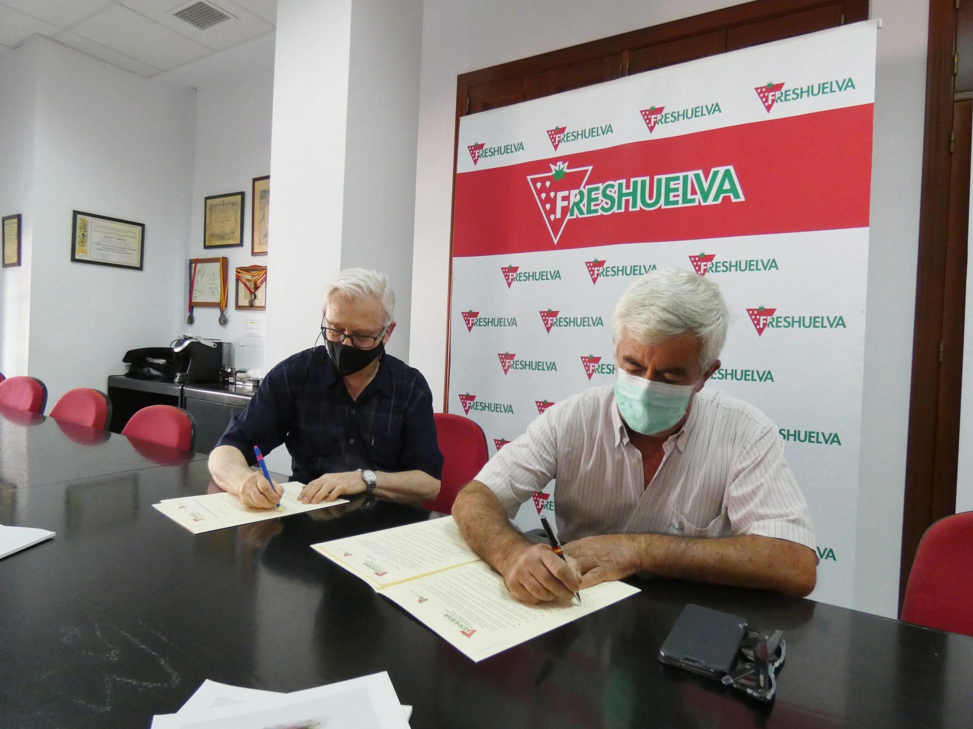 FRESHUELVA Y LA FUNDACIÓN TAU IMPULSARÁN EL EMPLEO DE LAS PERSONAS CON DISCAPACIDAD INTELECTUAL DE HUELVA