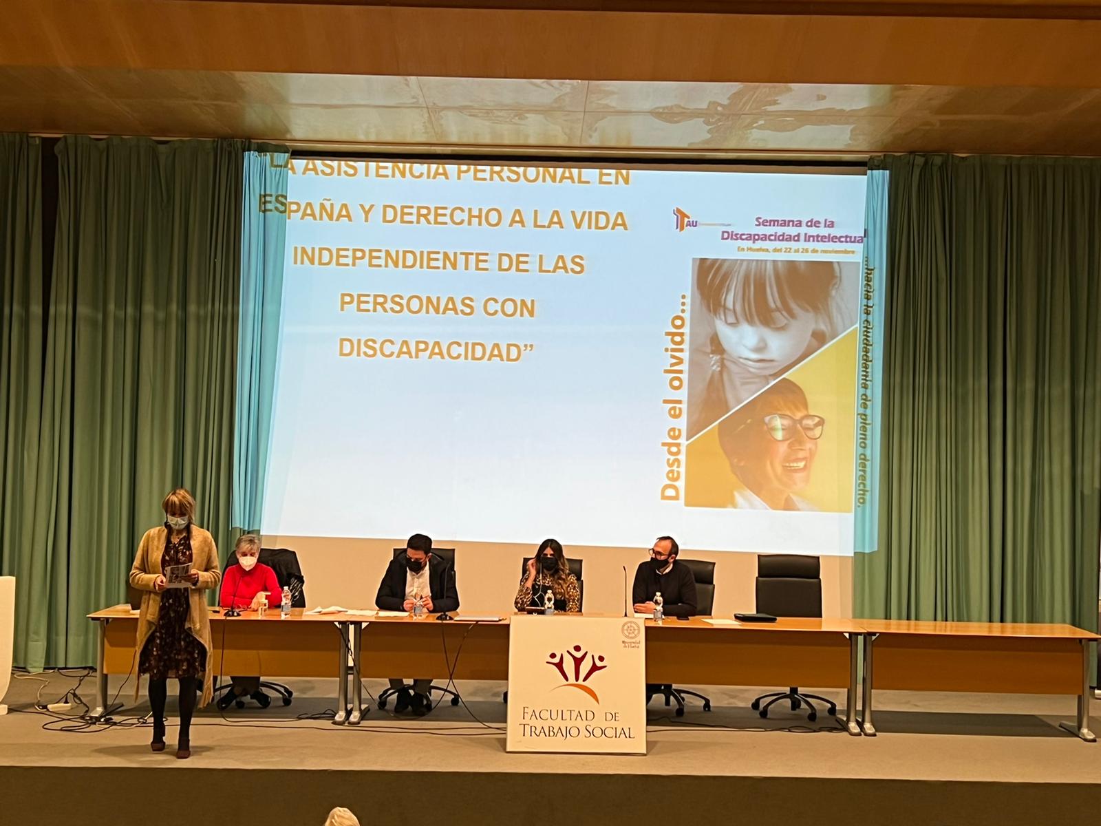 LA UNIVERSIDAD DE HUELVA ACOGE UN ENRIQUECEDOR DEBATE SOBRE LA DISCAPACIDAD
