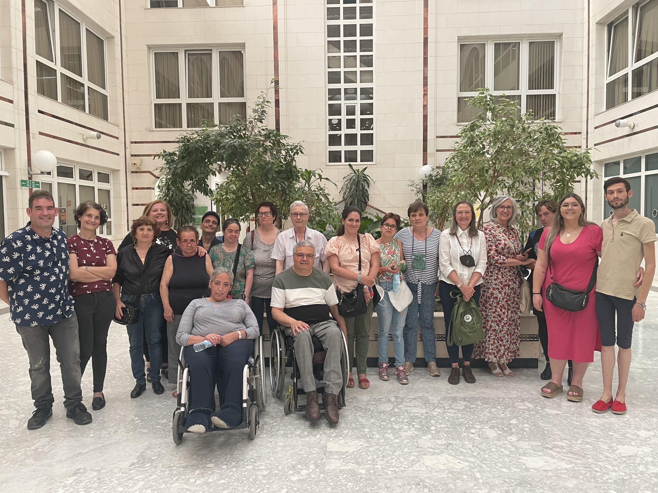 SIEMPRE UNIDOS POR LAS PERSONAS