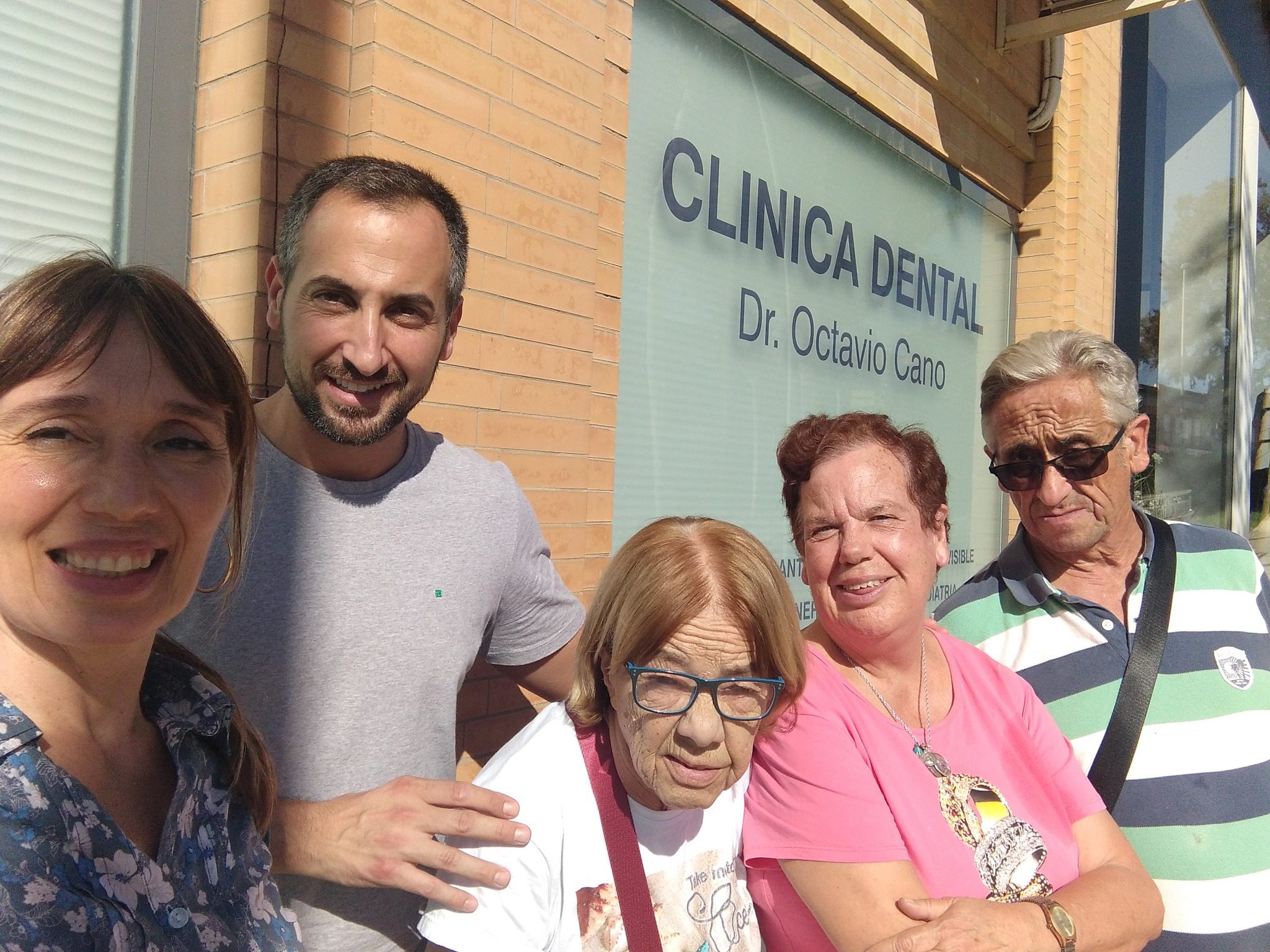 UNA MANO VOLUNTARIA.