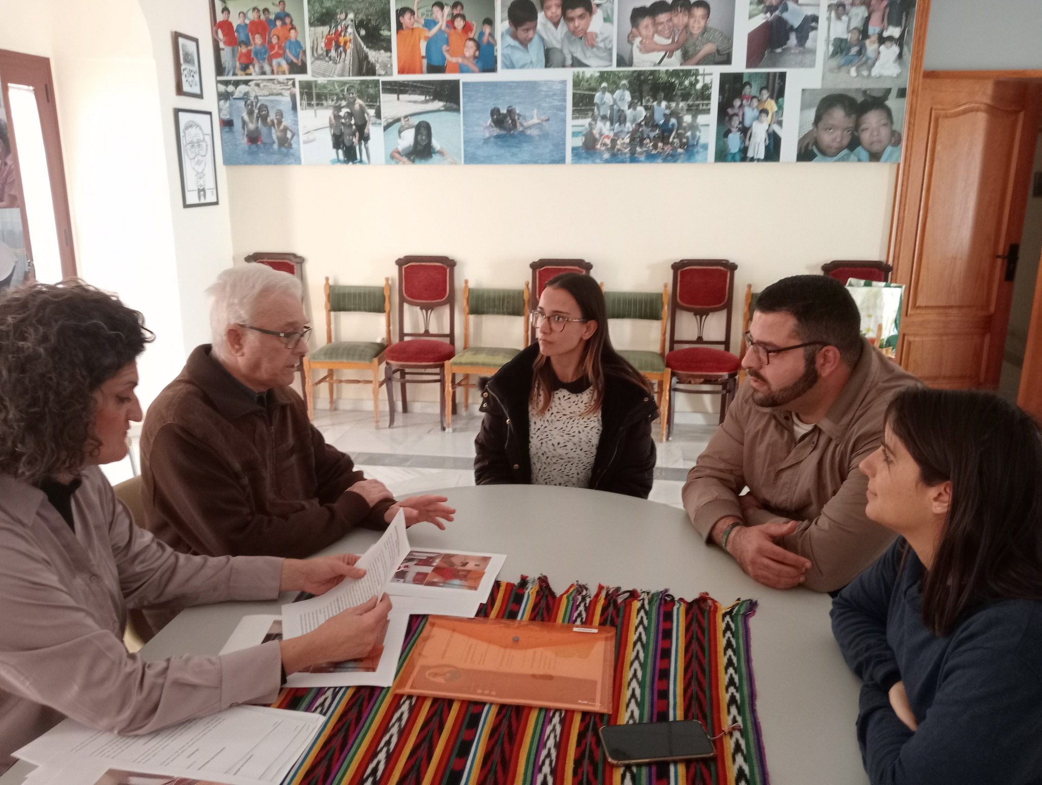 UN HOGAR PARA ELLOS.