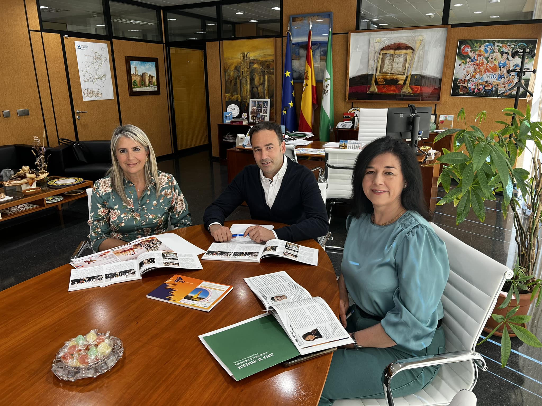 Reunión de trabajo en la Delegación de Educación (Huelva)