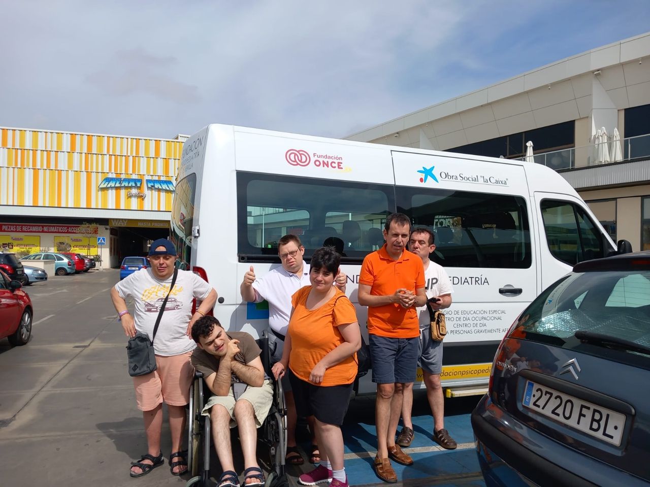 TODOS UNIDOS CON ÉL.