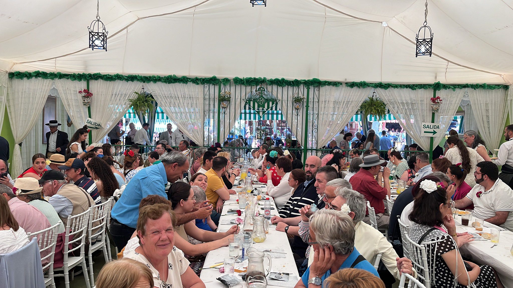 FERIA DE ABRIL: LA ALEGRÍA DE ESTAR TOD@S JUNT@S.